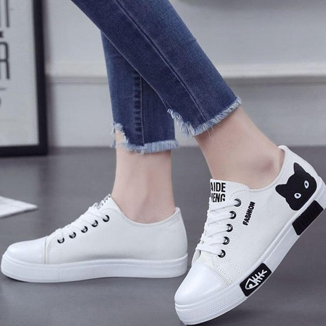 Women Flat Cartoon Canvas Shoes 2018 New Summer White Lace Up Student Board Shoes Ladies Casual Shoes Female Sneakers