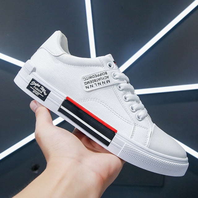Men's Skateboarding Shoes High Top Sneakers Breathable White Sports Shoes Students Shoes Street Walking Shoes Chaussure Homme