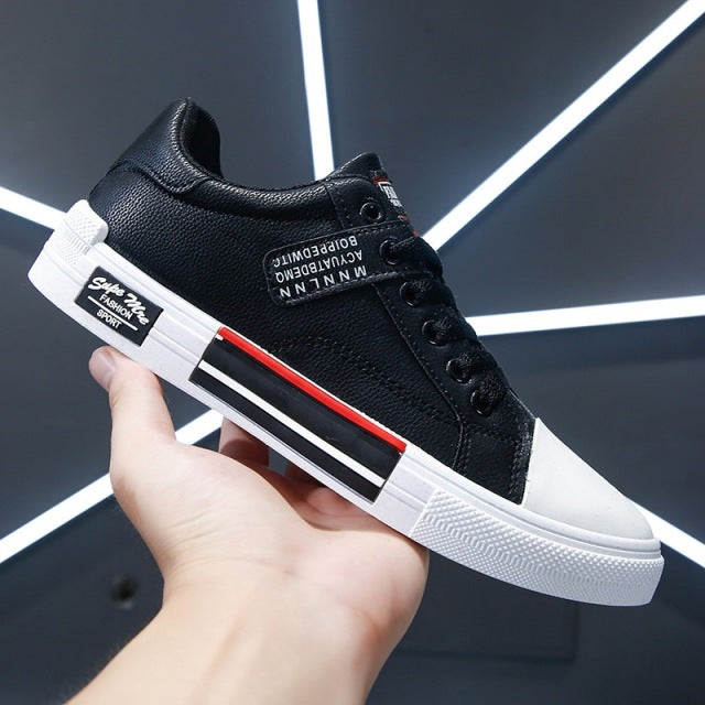 Men's Skateboarding Shoes High Top Sneakers Breathable White Sports Shoes Students Shoes Street Walking Shoes Chaussure Homme