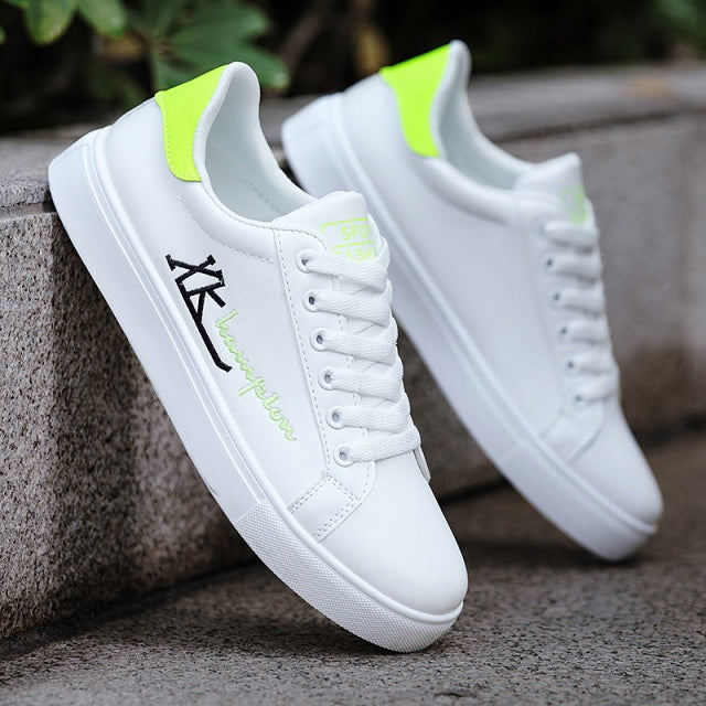 2022 Men's Casual Shoes Lightweight Breathable Men Shoes Flat Lace-Up Men Sneakers White Business Travel Unisex Tenis Masculino