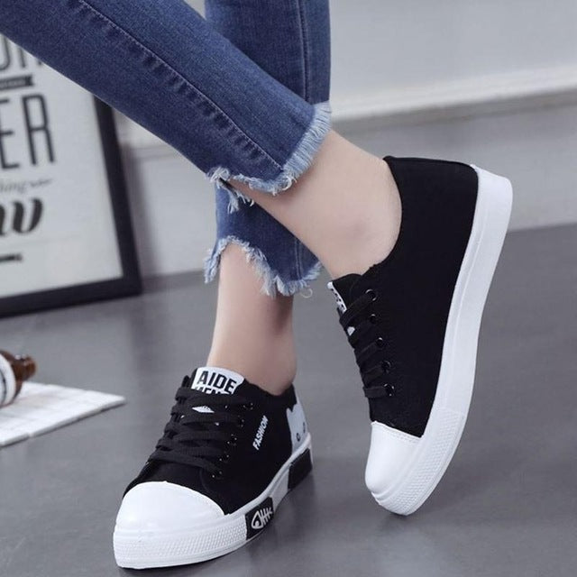 Women Flat Cartoon Canvas Shoes 2018 New Summer White Lace Up Student Board Shoes Ladies Casual Shoes Female Sneakers
