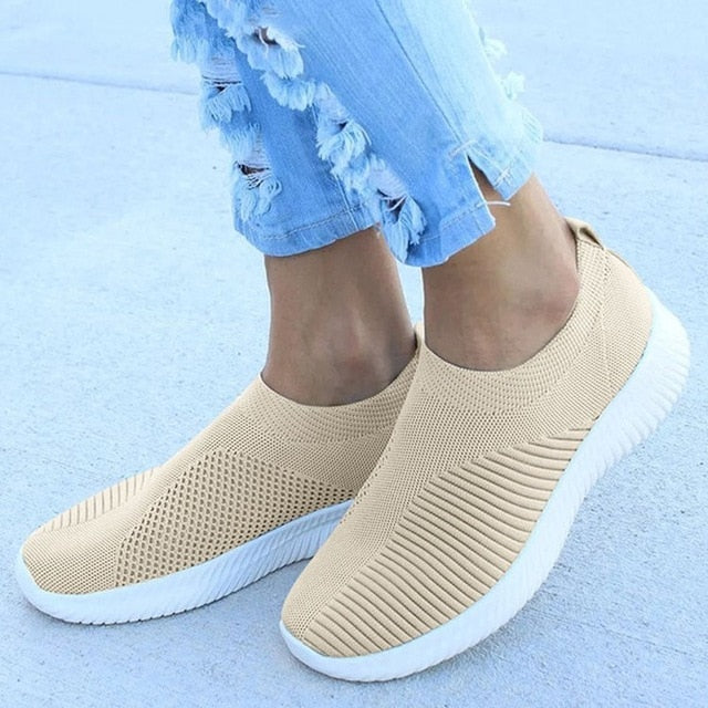 Light Sneakers Women Running Shoes Breathable Mesh Slip-On Shoes Woman Sports Shoes 2020