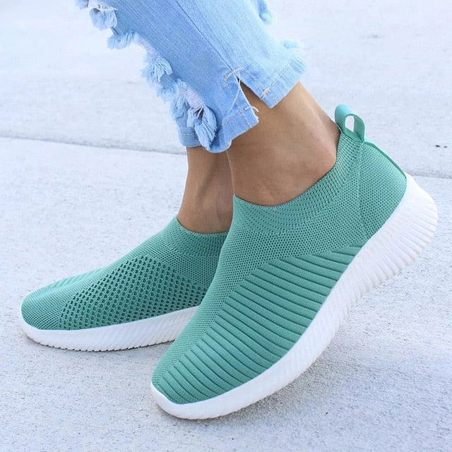 Light Sneakers Women Running Shoes Breathable Mesh Slip-On Shoes Woman Sports Shoes 2020