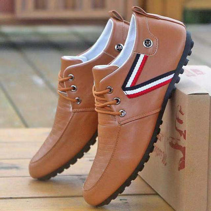 2022 Solid Color Non-slip Men Driving Shoes Spring Autumn New Leather Breathable Men&#39;s Peas Shoes British Casual Sneakers